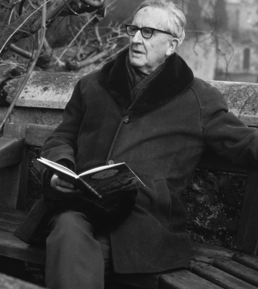 Monigliani's tweet image. Hoy conmemoramos el 134 aniversario del nacimiento de #Tolkien en Bloemfontein, Estado Libre de Orange.

¡Por el Profesor!