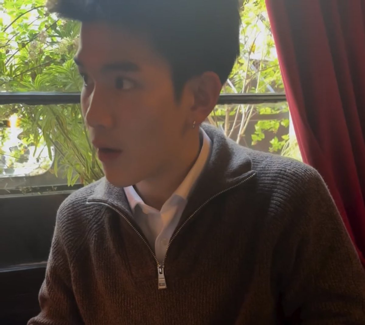 endless10x18's tweet image. น่ารักอ่า กำลังจะอีทๆ แต่น้องฟร้อนน่าจะถ่ายรูปให้ พี่ชายก็ทำตาแป๋วๆใส่กล้องเลย

@tawattannn 
#Fourthnattawat #โฟร์ทณัฐวรรธน์