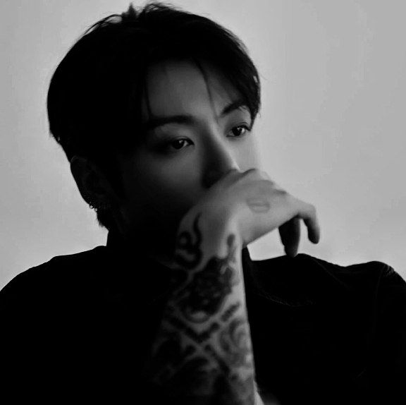 silenvoid's tweet image. morning, regulars.
woke up to a ton of freaks. i don't know why im even saying good morning yet because im going right back to sleep.