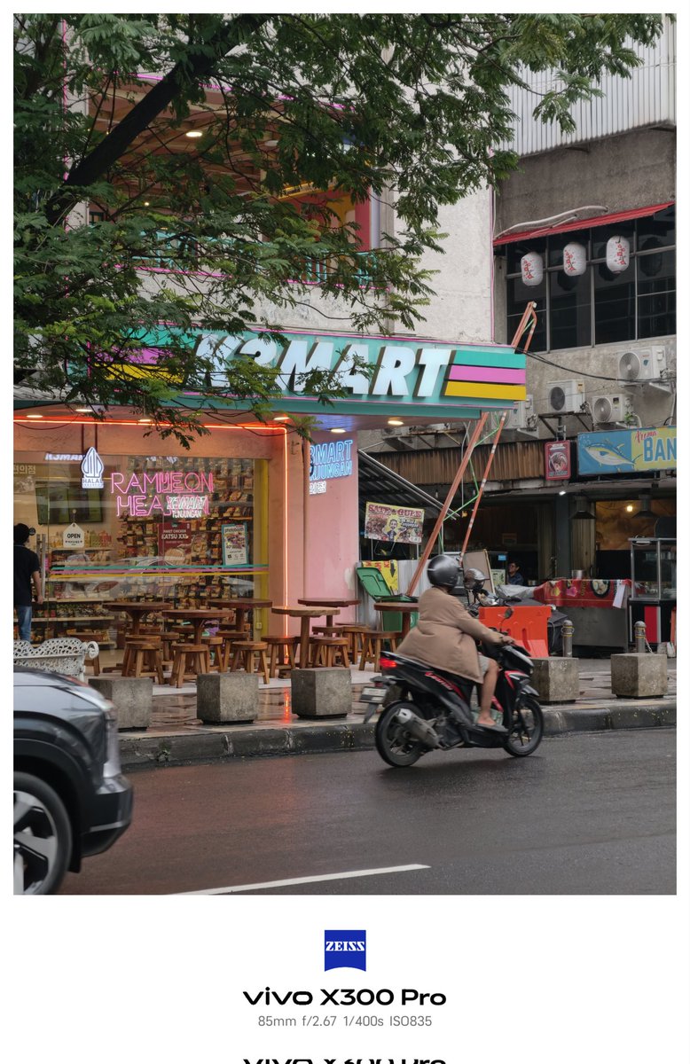 LFXED's tweet image. Tunjungan sehabis hujan. Berasa jalan di kayu tangan malang adem.