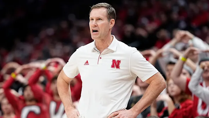 Lo que ha cambiado Fred Hoiberg en Nebraska no es solo el resultado. Es la identidad.

Y cuando hay identidad, hay entrenador para un banquillo grande (más pronto que tarde).