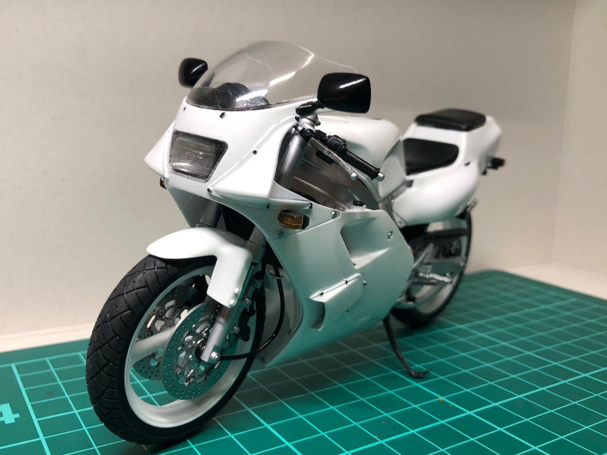 てなわけで… ハセガワ1/12 ヤマハ TZR250(3MA)後期型 なんとか完成