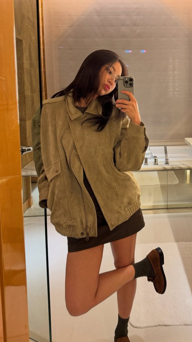 godmitzu's tweet image. SO PRETTY IN SPECS