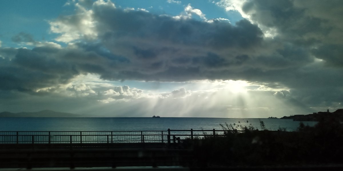 海沿いの御来光をいくつか。