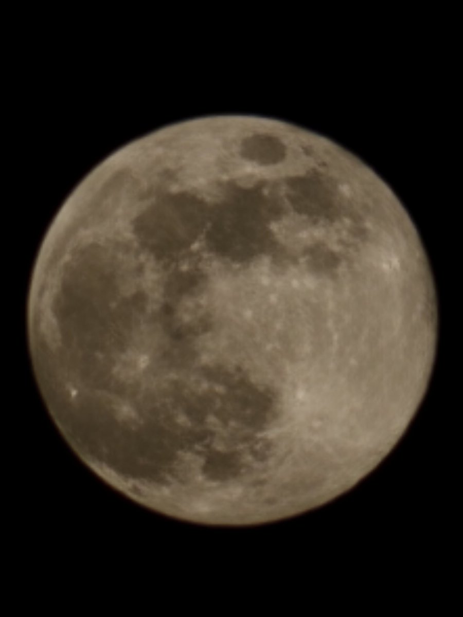 lafayette0820's tweet photo. 今年最初の満月🌕
綺麗ですね https://t.co/KmcgEfNVhf