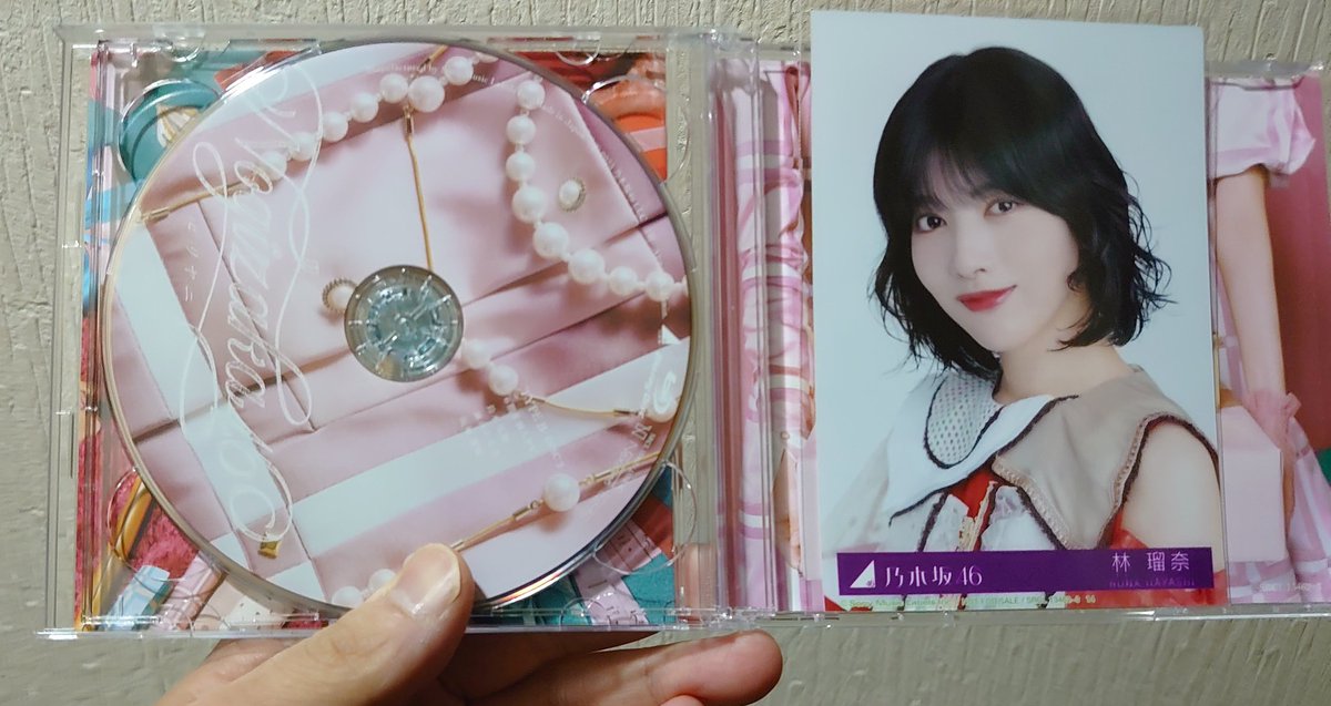 この前のビリヤニで初めて乃木坂のCD買ったんだけど、いきなり1枚目で
