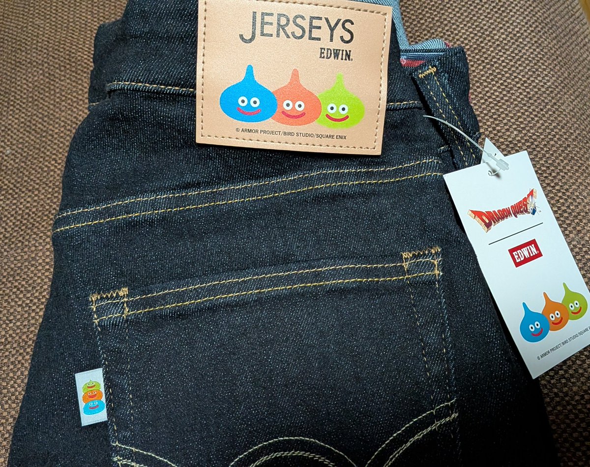 guernicass4's tweet image. アウトレット限定のEDWINとドラクエのジーンズ買いました！

ボタンがちいさなメダルになってたりとさりげないデザインが好みでめちゃくちゃお気に入りです！