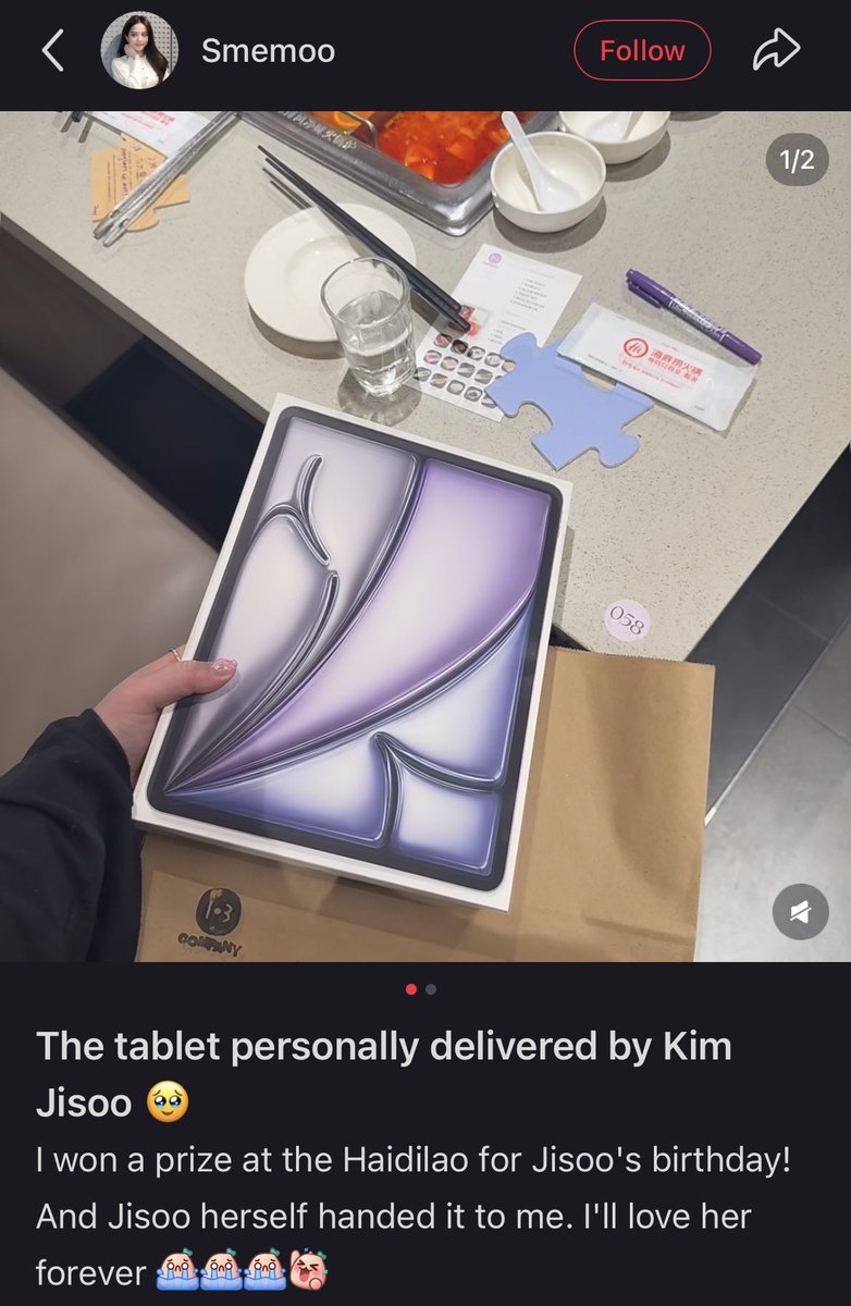 softqzz's tweet image. no one loves fans more than jisoo