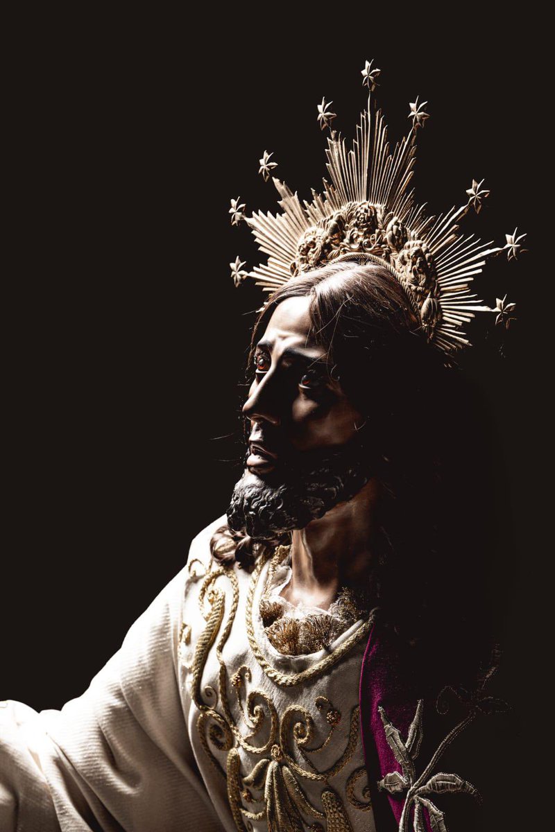 "Lo que pidáis al Padre os lo dará en mi nombre." (Juan 16, 23)

Hoy la Iglesia celebra el Santísimo Nombre de Jesús, a él le pedimos para que nos guíe y proteja en este año nuevo que acaba de empezar.

#CofradíasVM #CofradíasMLG