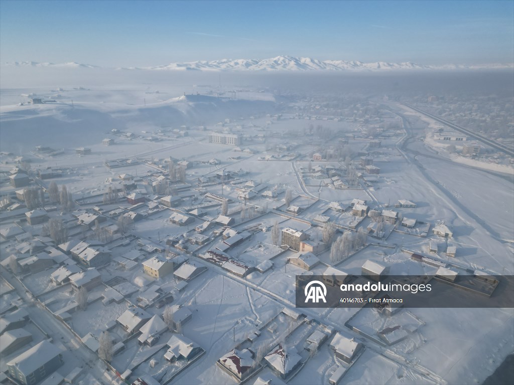 AbdullahSoylmez's tweet photo. Hava sıcaklığının sıfırın altında 25 derece olduğu Ağrı, Antarktika'yı anımsatıyor https://t.co/4BCHuMLUE0