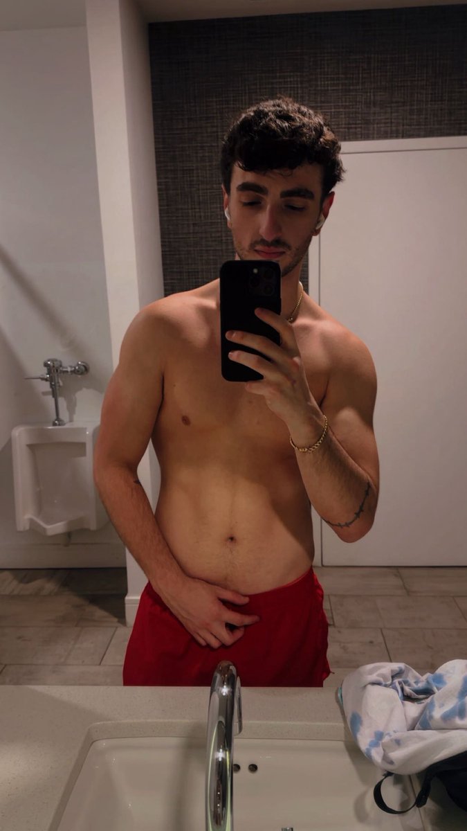 Jake ($5.99) (@jakesfromnd) on Twitter photo 