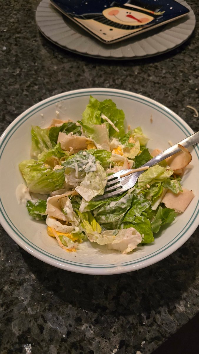 DramaticReplays's tweet image. 3:45 am salad hittin rn