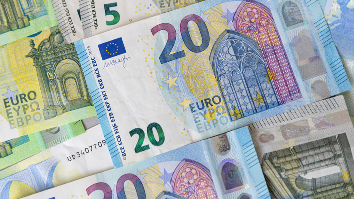 Felicitamos a Bulgaria y al pueblo búlgaro por haber oficialmente adoptado el Euro y por convertirse en el país número 21 en ser parte de la eurozona.

We congratulate Bulgaria and its people on adopting the euro and becoming the eurozone’s 21st member.