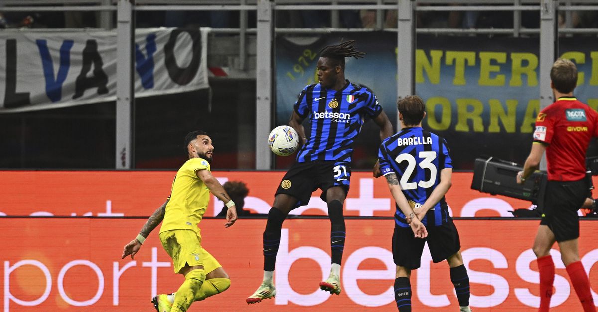 CensuraFreemind's tweet image. Noi abbiamo perso, o meglio l'Aia ci ha tolto, uno scudetto l'anno scorso per questo fallo di mano assurdo...
#ricci 
#CagliariMilan 
#Aia🤡