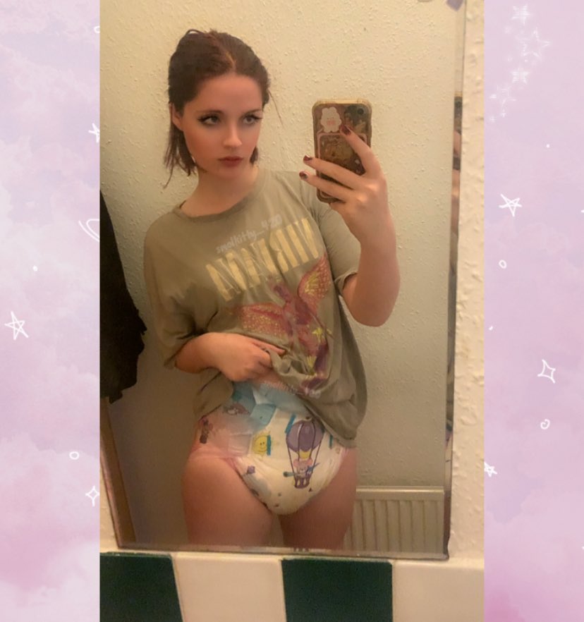 smolkitty_420's tweet image. HAPPY NEW YEARR 💕 (these diaps are so fuckin thick 😖)