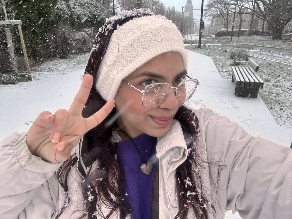 vulcanann_'s tweet photo. Michu meets snow https://t.co/zEJiFCan1h