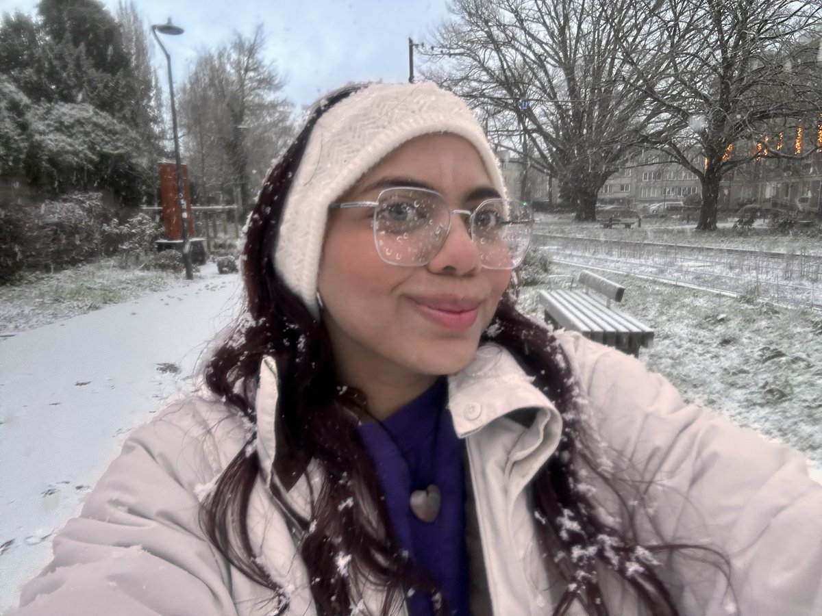 vulcanann_'s tweet photo. Michu meets snow https://t.co/zEJiFCan1h