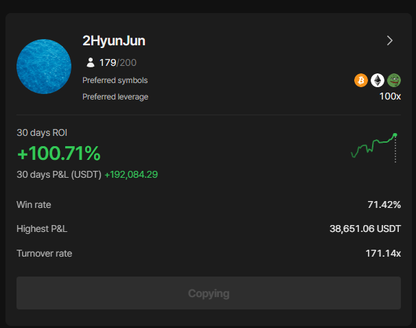 Maxi_cho's tweet photo. [Flipster(@flipster_io) 저도 Copy Trading 시작했습니당]

Flipster 이벤트 상금으로, Copy Trading 시작했습니다.
우선 30일 ROI 100%를 자랑하는 2HyunJun  씨로 시작했습니다.
근데 이분의 Preferred Leverage가 100x네요ㅎㅎ
아마, 레버리지보다는 포지션 사이즈로 리스크를 관리하시는 것 같습니다.

현재는 최근 7일 기준으로 40~45% ROI를 보이고 있습니다.
초기부터 Copy Trading 하신 분들은 달달 하시겠네요ㄷ

Flipster에서 좋은건, 아래와 같이 대시보드 형태로 카피 대상의 Performance를 상세하게 볼 수 있다는 점인 것 같습니다.

와 근데 Perp 트레이딩에서 승률 70% 이상은 진짜 이게 가능한건가요?ㅋㅋ 51%만 되도 수익성이 있다고 볼텐데 대단하시네요.

앞으로 Flipster 이벤트를 포함하여 리워드로 받는 돈들은 조금씩 카피 트레이딩에 넣어볼까 생각중입니다.
상방 원웨이 장이 오면 재미있을 것 같아서 ㅎㅎ