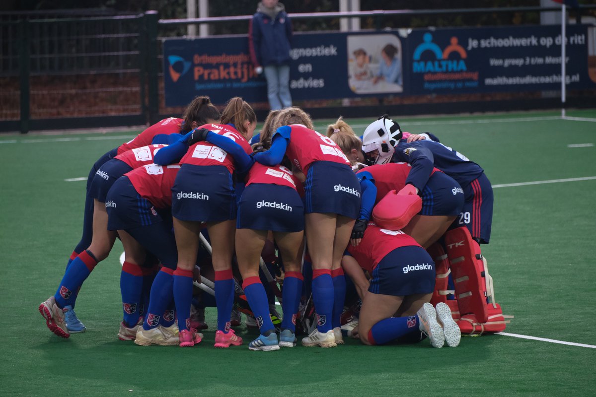 We gaan beginnen met de Earcatcher40 van 2025. Uur 1 met de nummers 40 tot met 31. Te gast is Ebelien Pondaag van <a href="/Stichtsche/">SCHC</a> over het succes van de club, de kansen en blijvend strijden aan de top. Luister via 106.6FM, DAB+ en stream.roulettefm.nl. #DeBilt #Utrecht #Zeist