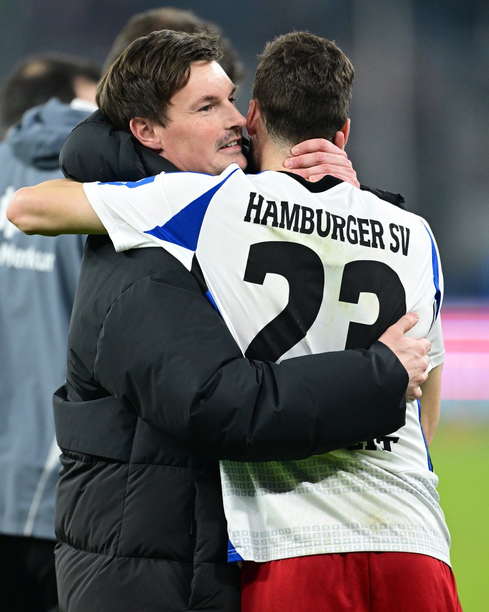 HSV's tweet photo. 𝐌𝐚𝐜𝐡'𝐬 𝐠𝐮𝐭, 𝐌𝐞𝐟𝐟𝐨! 🫶
Nach viereinhalb intensiven Jahren und 146 Pflichtspielen für die Raute wechselt Jonas #Meffert zurück an die Kieler Förde zur KSV Holstein. 🤝
Wir danken dir für deinen Einsatz und herausragenden Teamgeist in dieser unvergesslichen gemeinsamen Zeit und wünschen dir für die Zukunft nur das Beste, lieber Meffo! 💙🤍🖤
Alle Infos und Zitate 👉 https://t.co/PHVEUVLKE8
#nurderHSV
