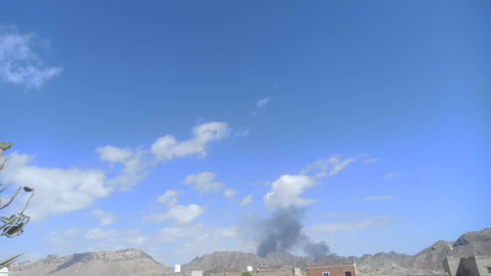 outofthehook's tweet image. - غارات جوية هذه الاثناء تدك معسكر بارشيد غرب المكلا .. والأنباء تفيد بتدميره بالكامل.
-