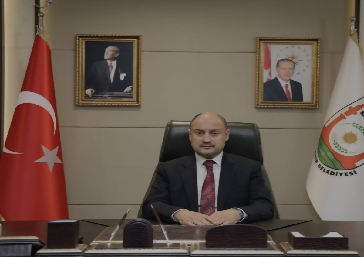 URFAYA  KAR YAĞDI BÜYÜKŞEHİR İMKANLARININ ÜSTÜNDE ÇALIŞMASINA RAHMEN YAĞAN KAR İLE 10 DAKİKADA KAPANAN YOLLARA NE YAPSIN  ZATEN BIÇAK ELİNDE BEKLEYEN BİR KESİM VURMAYA FIRSAT BEKLİYOR VURUN YAHO BU ŞEHİRDE DSİ KARAYOLLARI YOKMU NERDELERDİ BİRİ ÇIKIP BUNU SORSUN
<a href="/sanliurfabld/">Şanlıurfa Büyükşehir 🇹🇷</a>