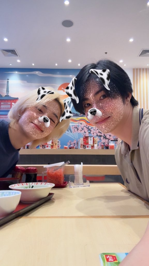 jj_rcp's tweet photo. Surprise ครับคุณแม่ https://t.co/yvJDYVThYJ