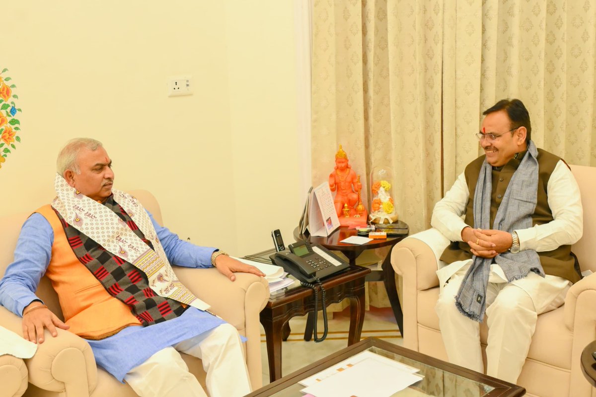 BhajanlalBjp's tweet photo. आज मुख्यमंत्री निवास पर @BJP4India के राष्ट्रीय सह-संगठन महामंत्री आदरणीय श्री शिव प्रकाश जी से शिष्टाचार भेंट कर संगठन संबंधी विभिन्न विषयों पर चर्चा की।

@shivprakashbjp https://t.co/vlkDPEZsCu