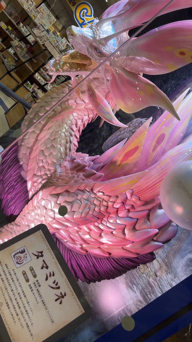 LilO_3369's tweet photo. ららぽーとのミツネちゃんに会ってきた✨
武器チャームあったら欲しかったけどピンズしか無くて手ぶらで帰宅😇
もう少しモンハングッズ置いて欲しい👉👈 https://t.co/r2bQLaYsAe
