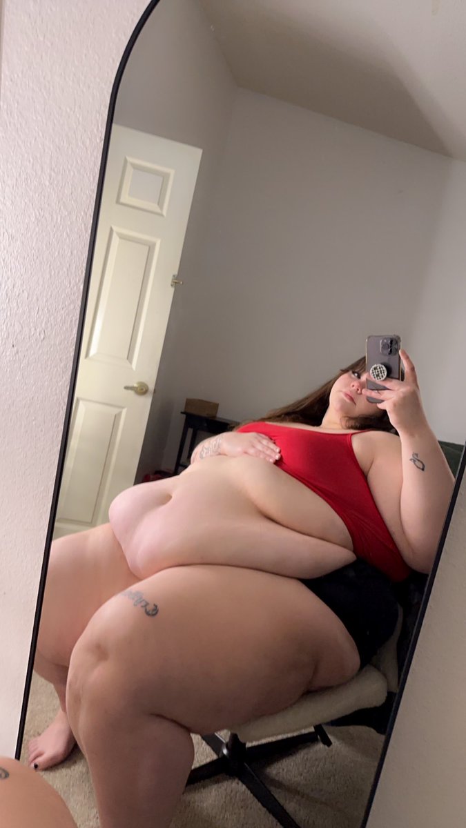 marieisgreedy's tweet image. am i too chubby for my age with 23? (600lbs) 🤓
