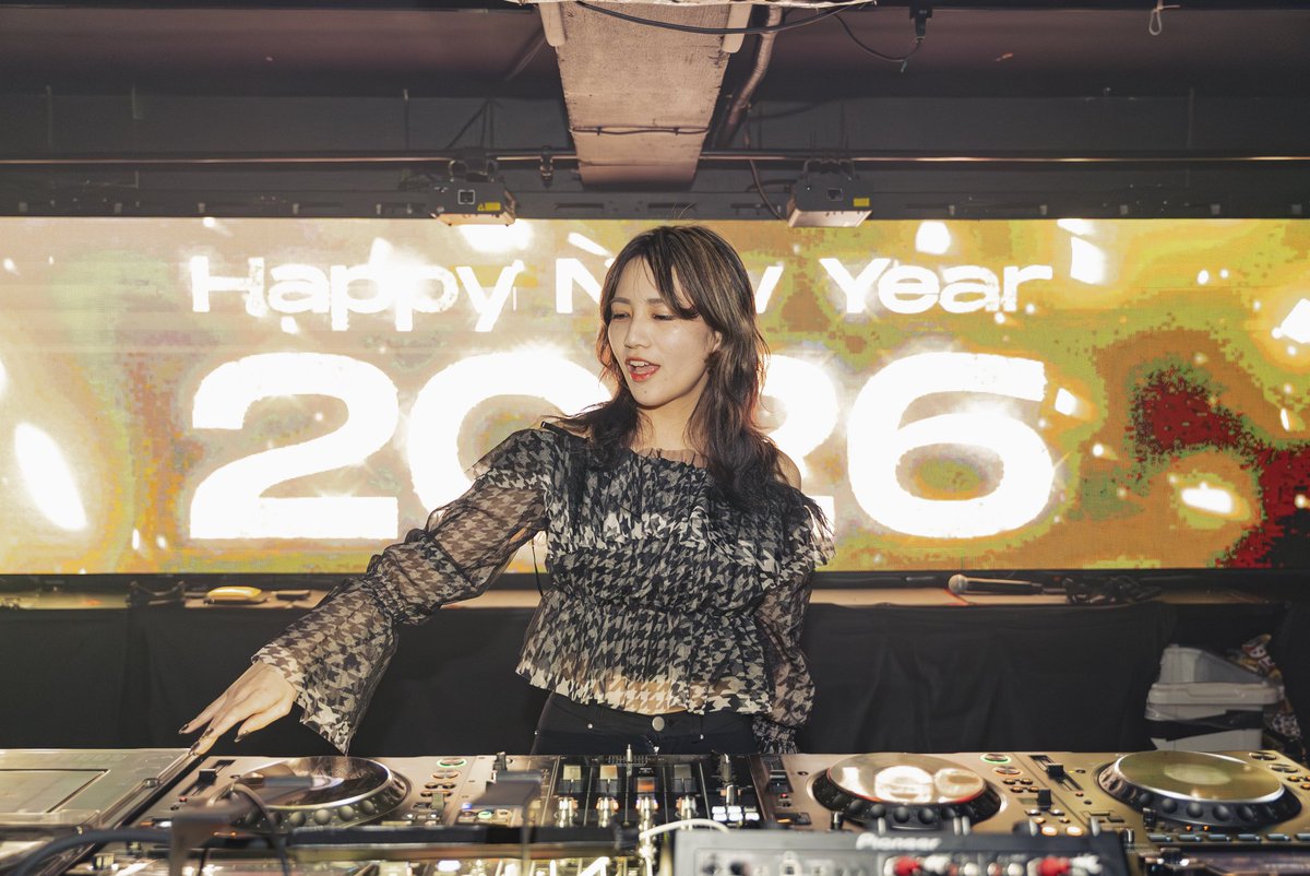 DJ_NACCHA's tweet photo. 2025→2026

明けましておめでとうございます。
今年もよろしくお願いします。

年越しのDJをさせていただきました！緊張したけど、盛り上がってくれて大成功✌️
とても貴重な経験でした😊🫶 https://t.co/wttA0Yiwvt