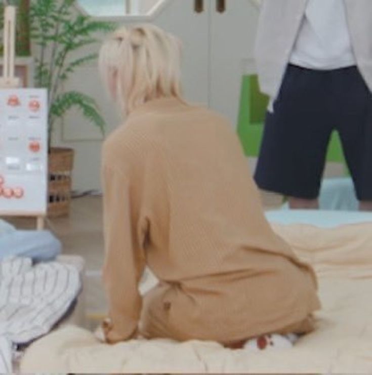 yngbkie on his knees 🥵