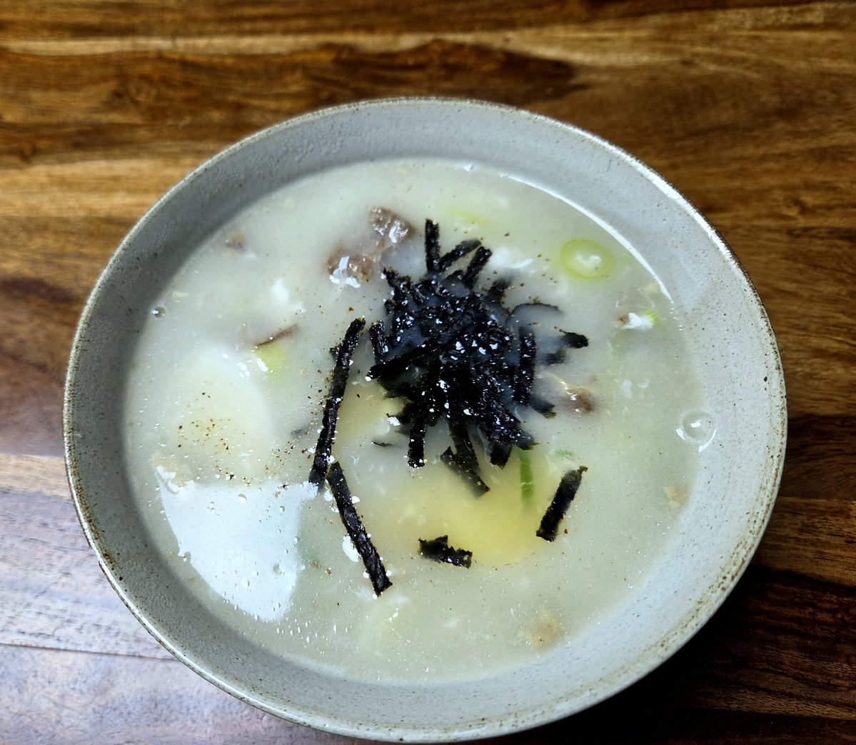 coldsun11's tweet image. 한 살 먹기로 함.