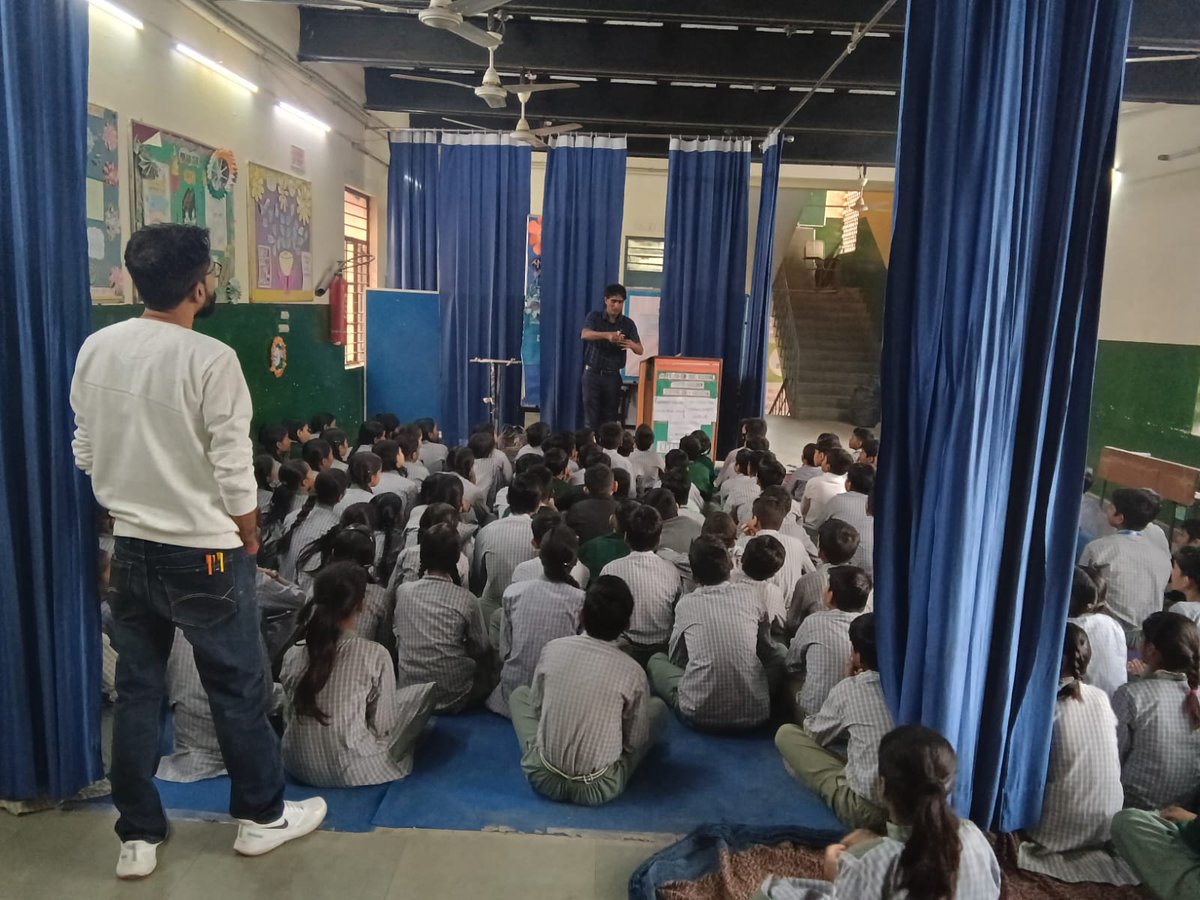 vg1618316's tweet photo. Vidyanjali, Vipin Garden https://t.co/3IARXUM5uJ