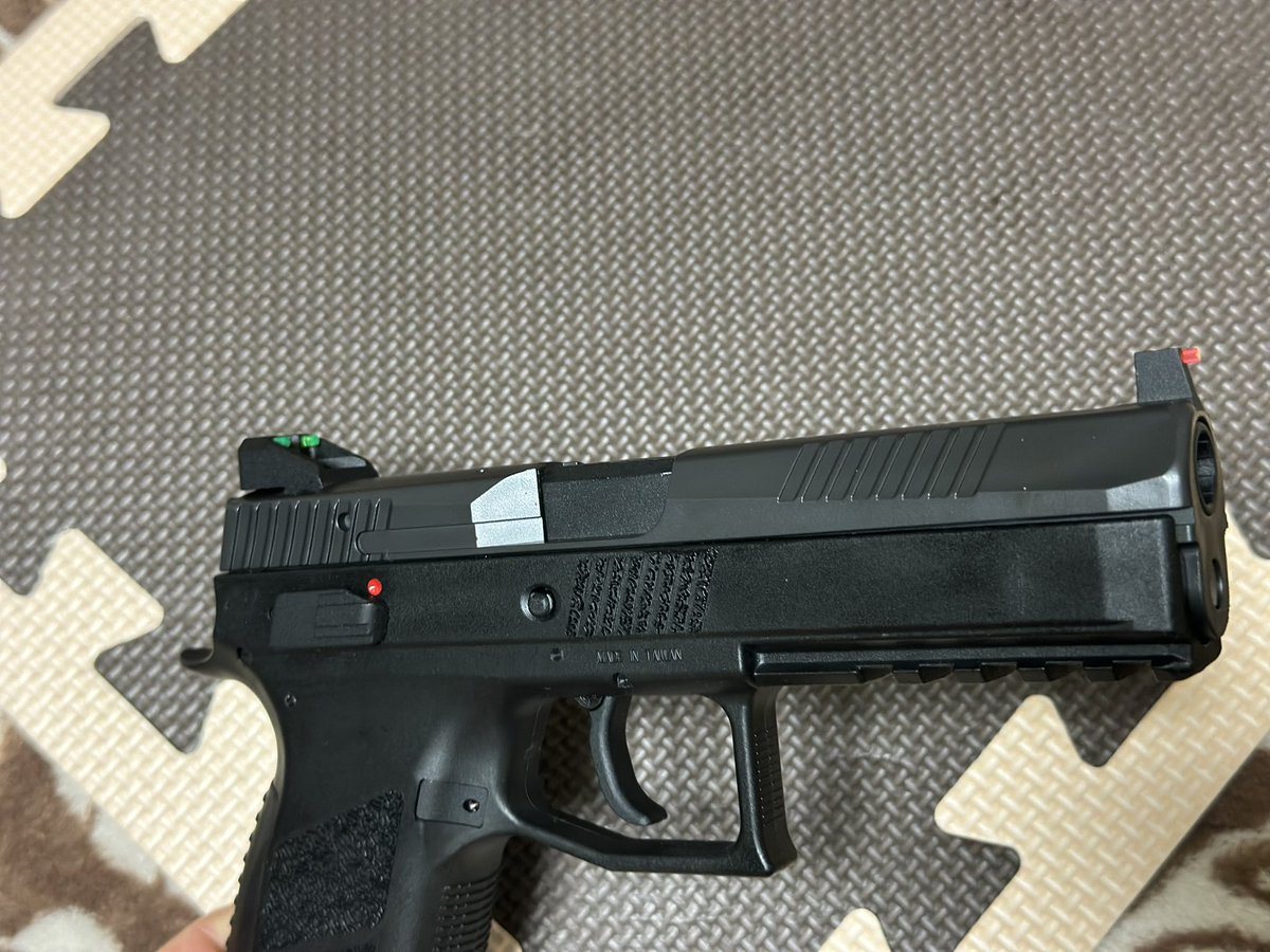 nekonabestation's tweet image. 盛岡南さんには負けますが…

良い感じになりました。
手に取ると
何故が重く感じるようになりました。

shadow2の一丁も塗りたいと思います。

#P09 #carbon8 #キャロムショット　#shadow2 #CZ