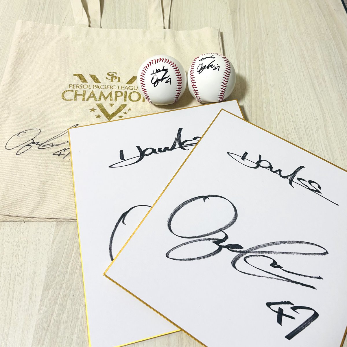 SNikkansports's tweet image. ＼お年玉🎁プレゼント企画／
第２弾は #大関友久 投手❤️‍🔥
直筆サイン入りボール、トートバッグ、色紙をドドーンと計5⃣人に #プレゼント🎍

【応募方法】
⚾️応募＝@SNikkansportsと@nikkan_hawksの両方をフォローし本投稿をRP、希望賞品を明記
⚾️締切＝1/15
⚾️当選＝DM

#sbhawks #懸賞 #西部日刊懸賞