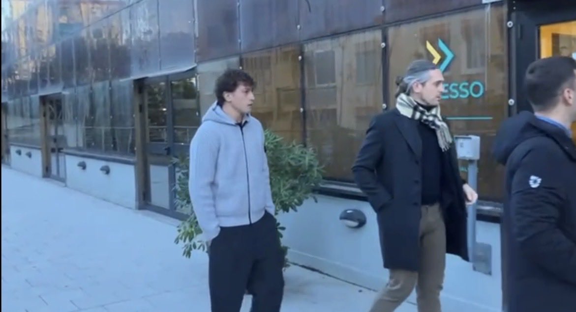 #Sampdoria, ecco #Esposito: visite mediche per il centrocampista in arrivo dallo Spezia, poi la firma sul contratto. Visite in corso anche per Gerasimos #Mitoglou, difensore in arrivo dall’Aek Atene <a href="/SkySport/">skysport</a> <a href="/DiMarzio/">Gianluca Di Marzio</a>