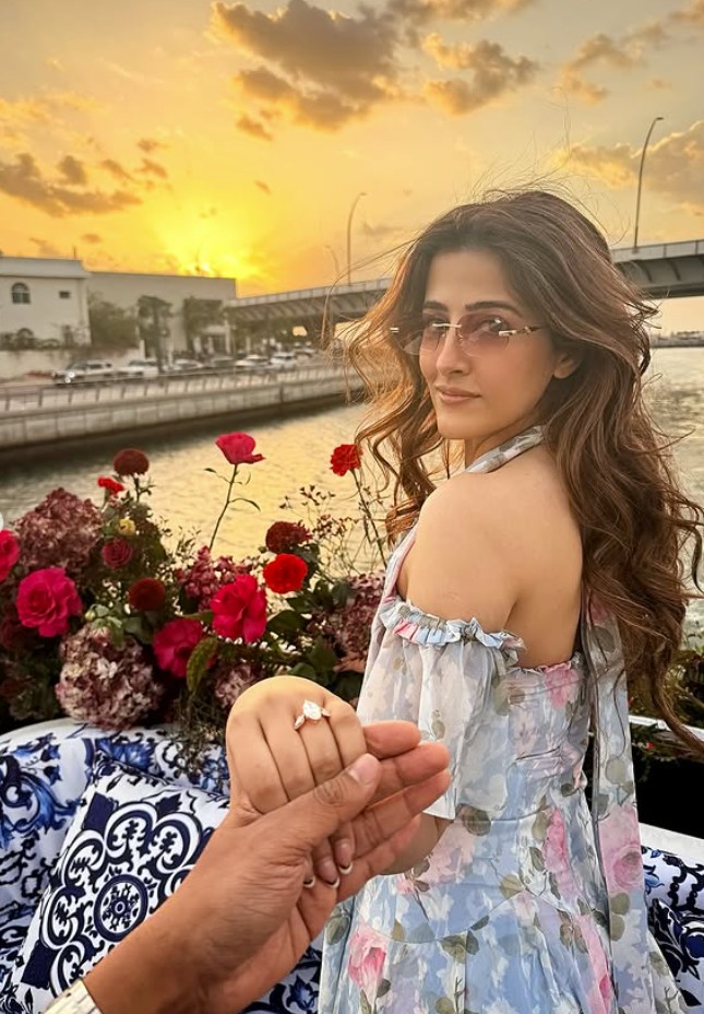 Calcutta_Times's tweet image. “In a world full of maybes, I found the easiest YES I’ve ever had to say,” says Nupur Sanon as she begins her forever with Stebin Ben 🥰

#NupurSanon #StebinBen #Porposal #engaged