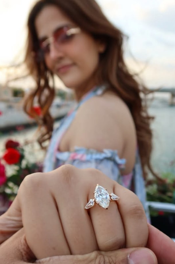 Calcutta_Times's tweet image. “In a world full of maybes, I found the easiest YES I’ve ever had to say,” says Nupur Sanon as she begins her forever with Stebin Ben 🥰

#NupurSanon #StebinBen #Porposal #engaged