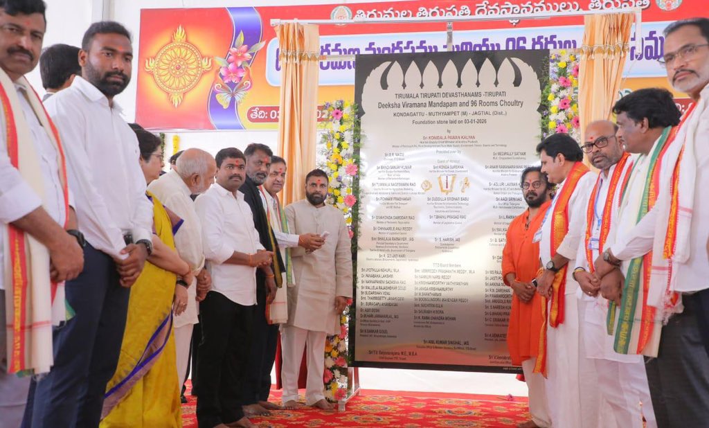 APDeputyCMO's tweet photo. తనకు పునర్జన్మను ప్రసాదించిన తెలంగాణ రాష్ట్రం, కొండగట్టు శ్రీ అంజన్న స్వామి వారి దేవస్థానంలో భక్తుల సౌకర్యార్థం, తిరుమల తిరుపతి దేవస్థానం (టీటీడీ) ₹35.19 కోట్ల నిధులతో 96 గదులతో చేపడుతున్న సత్రం, దీక్ష విరమణ ప్రాంగణ నిర్మాణాలకు శంకుస్థాపన చేసిన ఏపీ ఉప ముఖ్యమంత్రి @PawanKalyan.

#KondagattuAnjanna