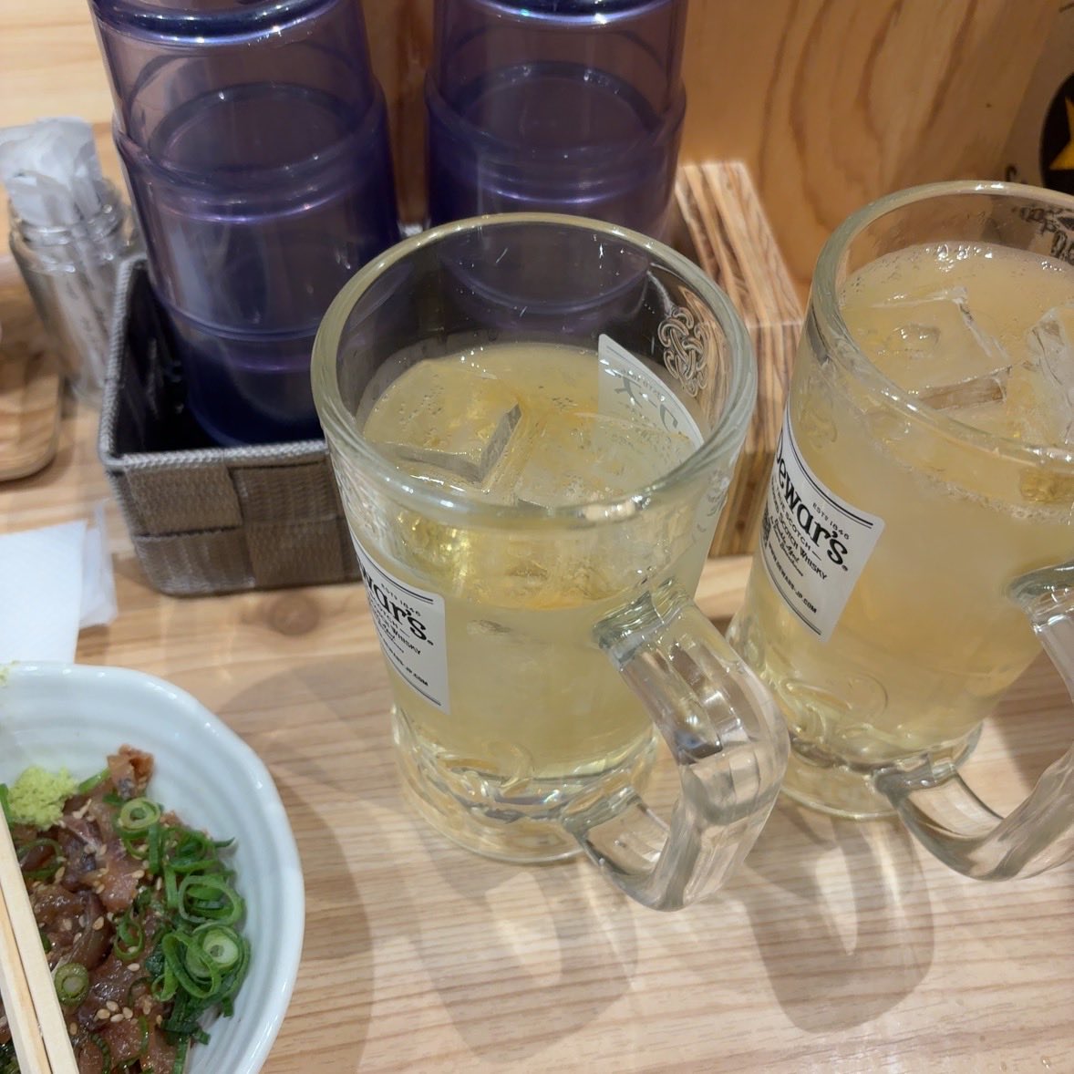 姪っ子と遊んで帰宅して寂しくなったので1人飲みしに博多駅にきましたw
ハッピーアワー終了間際だったので2杯頼みましたw