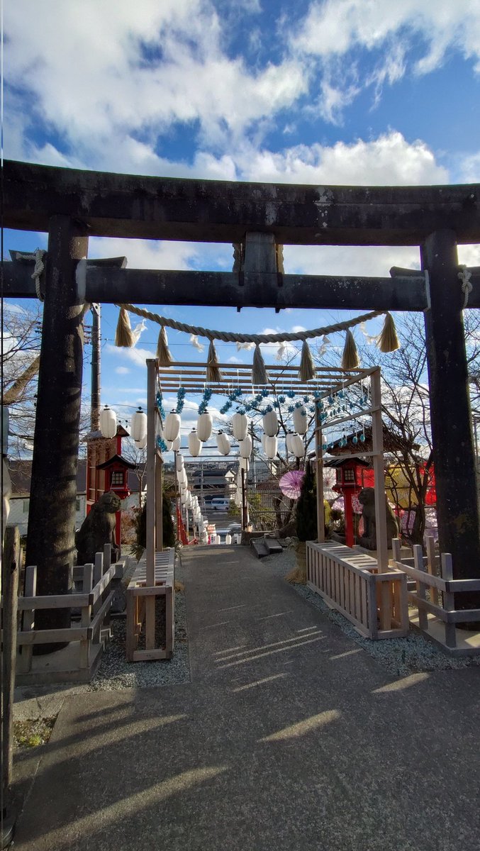 yokan76's tweet photo. Je suis allé dans un petit sanctuaire pour ma Hatsu-môdé(初詣 はつもうで/la première visite de l'année à un sanctuaire). https://t.co/cHTzrPKb79