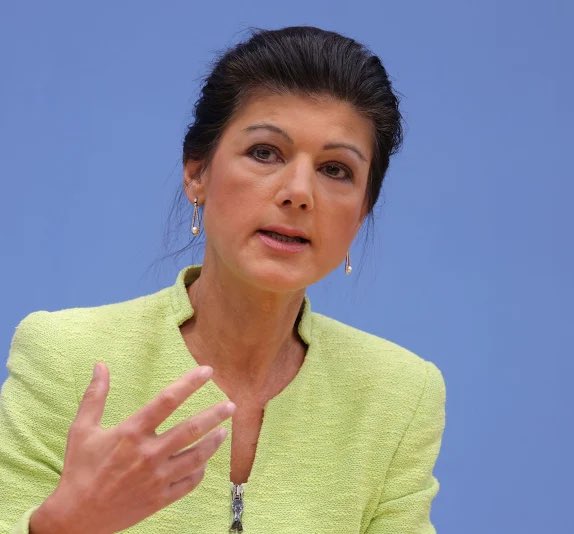 +++ EIL +++

Sahra Wagenknecht ruft Venezuela zur sofortigen Kapitulation auf. Die US-Sicherheitsinteressen müssen respektiert werden und man darf Trump jetzt nicht provozieren, sonst droht ein Nuklearkrieg!