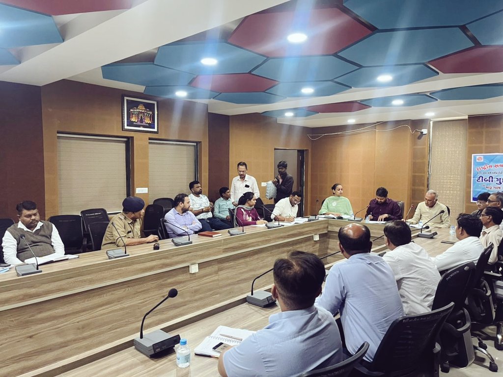mamkadi's tweet photo. આજરોજ મામલતદાર કચેરી કડી મુકામે તાલુકા સંકલન સમિતિની બેઠક યોજવામાં આવી.જે અંતર્ગત માનનીય MLA સાહેબ કડી વિધાનસભા મતવિસ્તાર તથા તાલુકા સંકલન સમિતિના તમામ અધિકારીશ્રીઓ ઉપસ્થિત રહ્યા..તા-૦૩/૦૧/૨૦૨૬ https://t.co/0vkgxRsBul