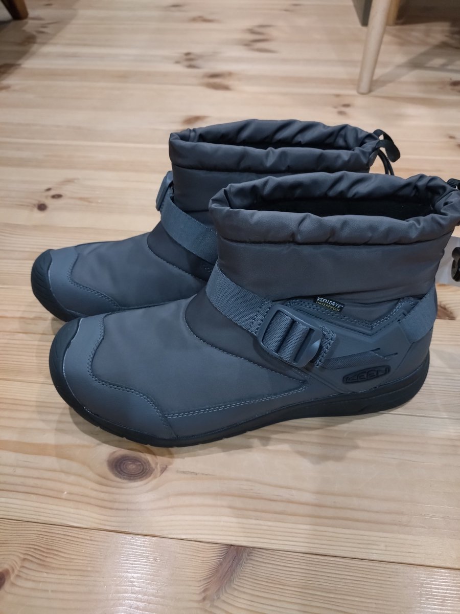 イオン下田のハシブンでKEENのブーツが50%オフになってた！1万ちょっとで買えてありがてえ！これで雪掻きも大丈夫！雪の日も散歩できる！
