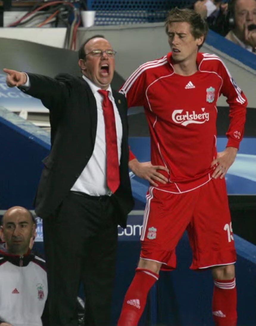 Peter Crouch 🗣️: "When I was at Liverpool we did Secret Santa. I got the gaffer, Rafa Benitez, so I bought him José Mourinho's book… it was a guide on how to win the league.

"It was when Chelsea were winning everything. I was there when he opened it." 😂

I love Peter Crouch 🔴