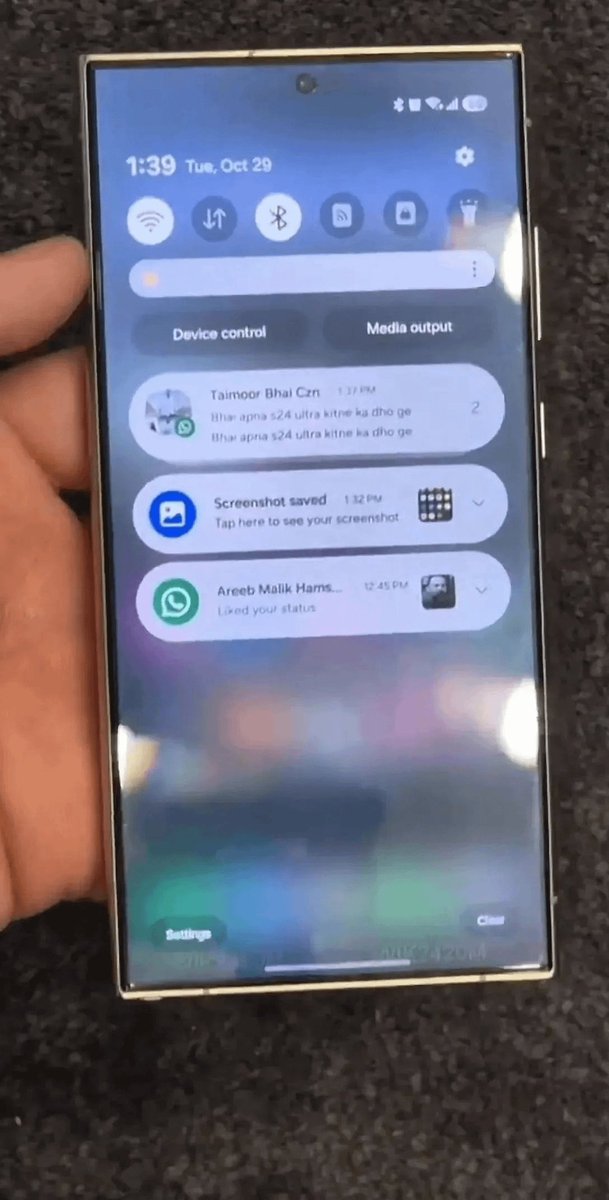 MKBHDExplained's tweet photo. @SLKVinyl Please tell that to Samsung 🥀🥀 corner radius nowhere near matches their flagship ultra phone
It should be customisable https://t.co/LWj3YUakBO