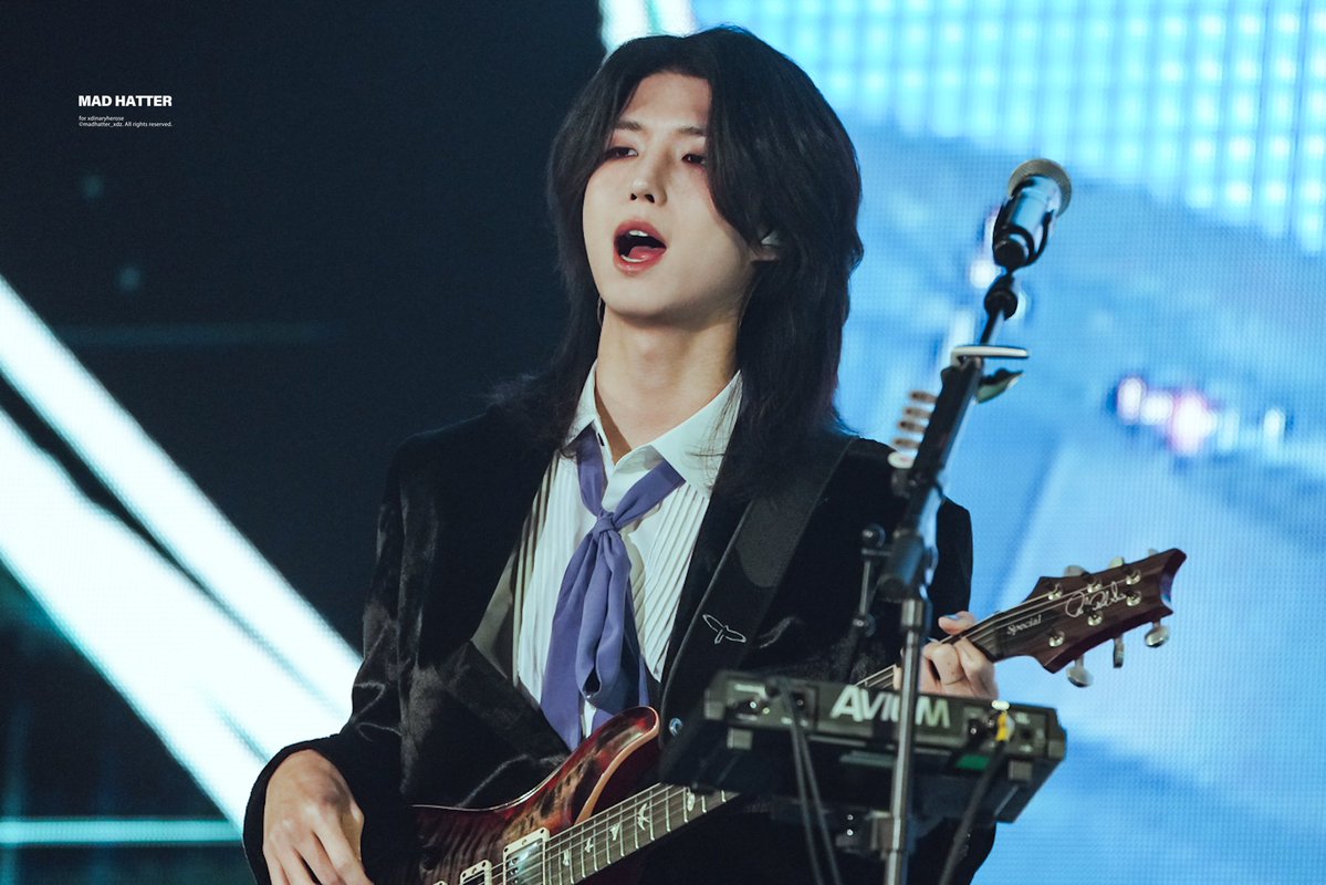 madhatter_xdz's tweet image. 260103 XCLUSIVE PARTY
#준한 #JunHan #XdinaryHeroes #엑스디너리히어로즈