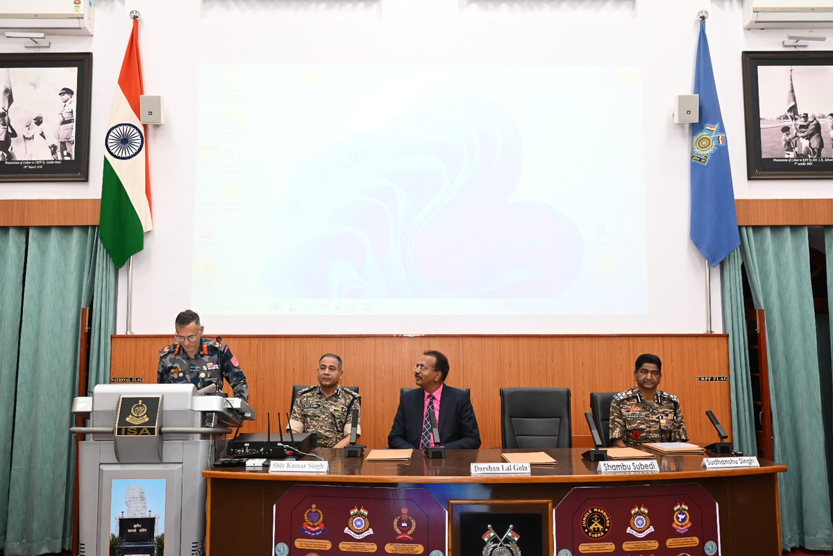 ISA_MountAbu's tweet photo. The team was led by Shri Shambu Subedi, DIG and Commandant of APF Command and Staff College. They were also accompanied with Faculty Officers (SSP-1,SP-2,DSP-2) besides Student Officers (DSP-10). https://t.co/he0PeF9TiH