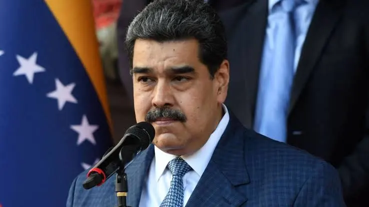 zekibahce's tweet photo. 🚨#SONDAKİKA 

Trump, Maduro ve eşinin ele geçirildiğini ve uçakla ülke dışına çıkarıldığını açıkladı.

Haydutlar göz göre göre yine bir ülkeyi işgal ediyor..

#Venezuela #caracas #savaş https://t.co/CcMAVeiwX0